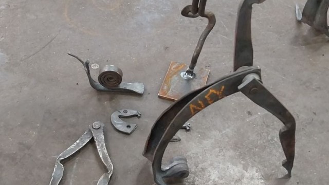 Zeevik Gottlieb - stage de Forge - Fer à Modeler - ecoledeforge.fr (9) Zeevik Gottlieb - stage de Forge - Fer à Modeler - ecoledeforge.fr (9)